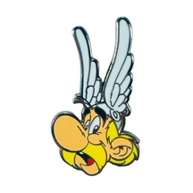 Cartoonhase mit langen Ohren und gelbem Gesicht, liegt lachend auf weißem Hintergrund.