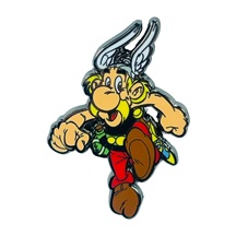Cartoonhase mit Brille, rotem Hemd und gelbem Schal rennt fröhlich auf weißem Hintergrund.