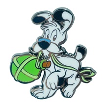 idefix mit dem zaubertrank und schaut fröhlich nach vorn.